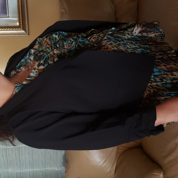 Plus size 2X Torrid black crepe blazer - Picture 3 of 9